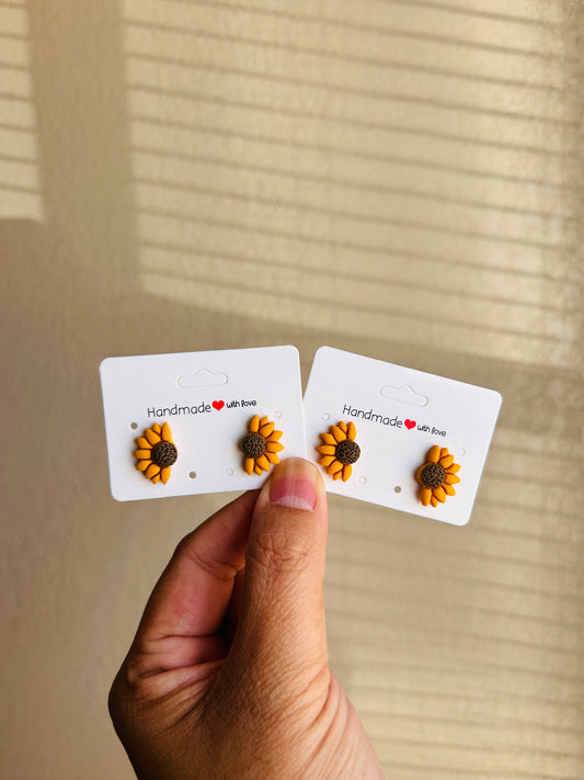 HALF SUNFLOWER STUD